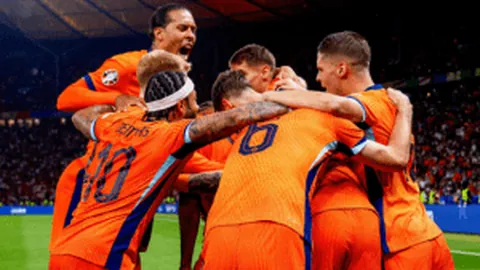 “在美欧承诺安全保障下，乌克兰总统泽连斯基表示愿与俄罗斯展开谈判”